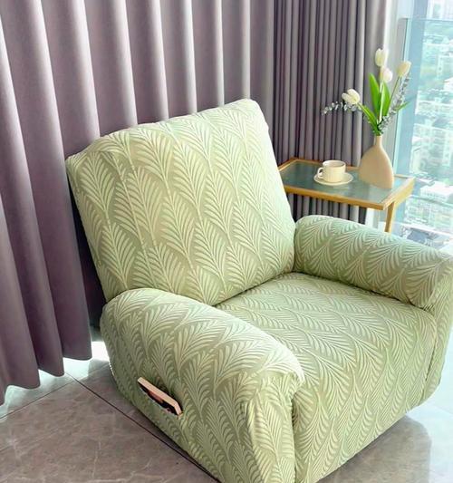 猫咪抓沙发的解决方法（如何训练猫咪不再抓沙发）